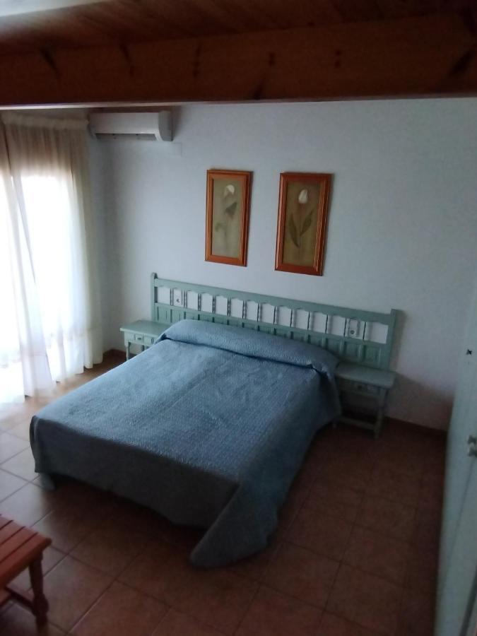 Hostal Restaurant Paca Riumar Bagian luar foto